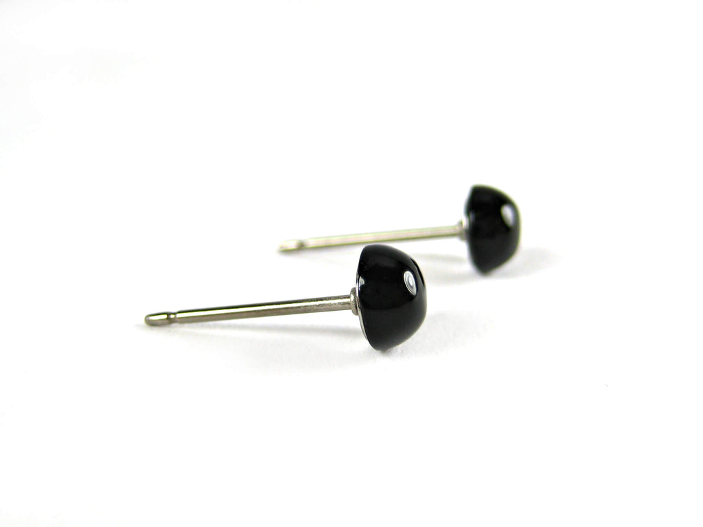 7mm Black Onyx Gemstone Titanium Stud Earrings